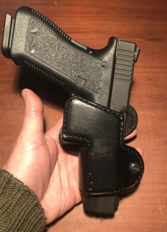 Hola vendo esta funda de Cuero y porta cargador de pvc para pistolas glock
precio del conjunto 45 €
Envio 01