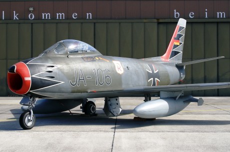 Pues eso, en este hilo pretendo deleitaros como amantes de los aviones de combate que sois muchos, con 02