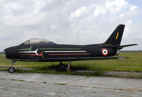 Pues eso, en este hilo pretendo deleitaros como amantes de los aviones de combate que sois muchos, con 01