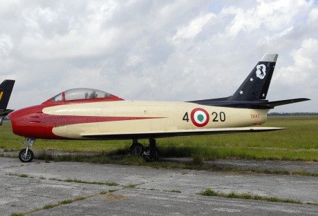 Pues eso, en este hilo pretendo deleitaros como amantes de los aviones de combate que sois muchos, con 00