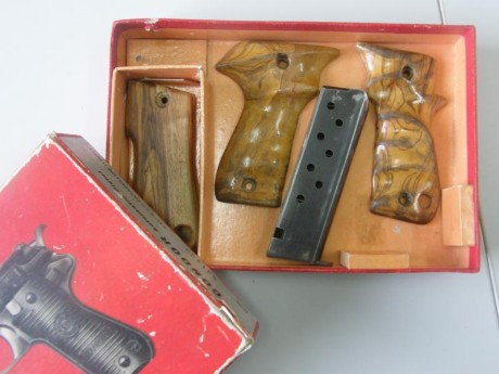 Vendo la peculiar Astra 800 Cóndor. Tal como se ve en las fotos, con dos cargadores, tres juegos de cachas 00