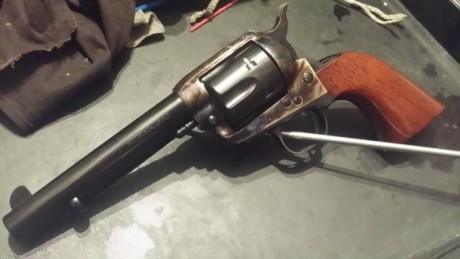 Por problemas de cupo, vendo este Uberti Catleman 45 LC, guiado en F, está nuevo...y si se recoge en mano 00