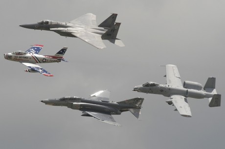 Pues eso, en este hilo pretendo deleitaros como amantes de los aviones de combate que sois muchos, con 32