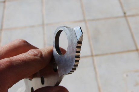 Cuchillo Andújar en acero 440. Diseño de un militar, no recuerdo cuál. Es tamaño Ka-Bar (17cm de hoja). 31