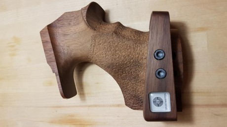 Vendo cacha original de LP50 talla M prácticamente sin uso y en perfecto estado. 

Se encuentra en Madrid.

Precio: 152