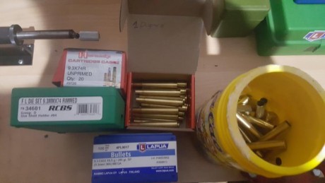 Vendo:dies rcbs 9,3 x74r, 40 casquillos hornady con un disparo y otros 40 seller and bellot ,53 puntas 00