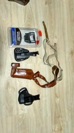 Bueno pues van saliendo cosas que pongo en venta por no usar.
--Funda rigida para GLOCK 26/27 de la marca 00