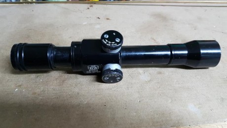 He puesto este visor en Militaria, pero cre que esta mejor aquí..segun otro compañero es un visor yugoeslavo 01