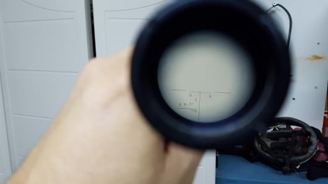 He puesto este visor en Militaria, pero cre que esta mejor aquí..segun otro compañero es un visor yugoeslavo 00