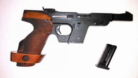 Un amigo que no se maneja con internet me ha pedido que ponga aqui y a la venta esta escopeta FABARM, 02