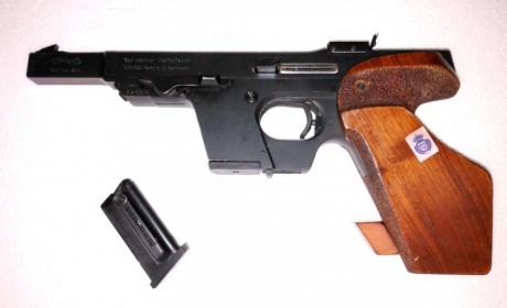 Un amigo que no se maneja con internet me ha pedido que ponga aqui y a la venta esta escopeta FABARM, 01