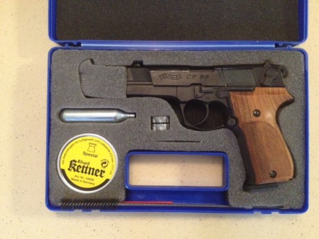Muy poco uso. Esta como nueva,vendo por no utilizar.
Incluyo maletín original, cachas originales y de 02