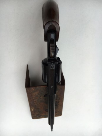 Hola a todos:
Un amino me ha pedido que le ponga a la venta un revólver Astra cal.32
El arma se encuentra 130