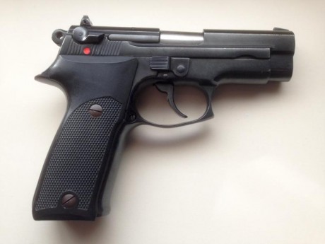 Muy buenas.
Vendo Astra A90 9mm Pb en excelente estado con cargador de 15 y otro de 17, caja original 00