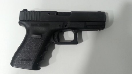 VENDO GLOCK 19 GEN III EN ZONA DE MADRID GUIADA EN A SE VENDE CON DOS CARGADORES, UNO DE ELLOS +2, MIRAS 01