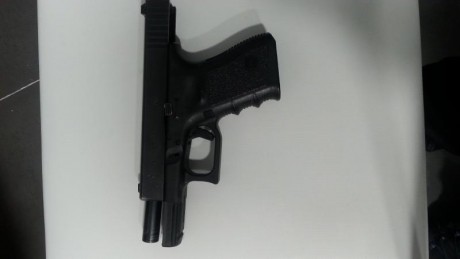 VENDO GLOCK 19 GEN III EN ZONA DE MADRID GUIADA EN A SE VENDE CON DOS CARGADORES, UNO DE ELLOS +2, MIRAS 00