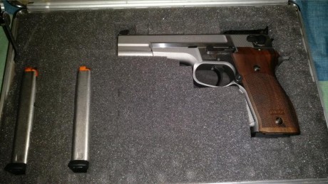 Vendo esta 5906 PPc de 5" 
La pistola esta en perfecto estado 
Lleva cachas nill de madera (tambien 00