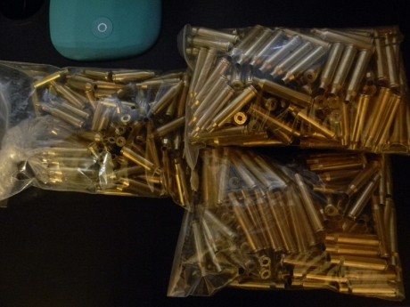 Tengo vainas del 7mm rem mag, del 30-06 sprg, 270 winchester y 243 winchester, divididas en los siguientes 02