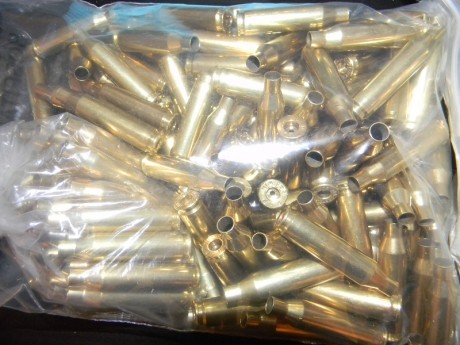 Tengo vainas del 7mm rem mag, del 30-06 sprg, 270 winchester y 243 winchester, divididas en los siguientes 01