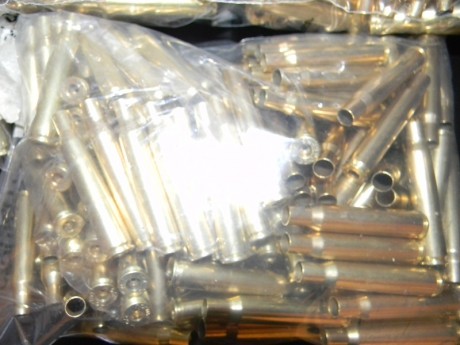 Tengo vainas del 7mm rem mag, del 30-06 sprg, 270 winchester y 243 winchester, divididas en los siguientes 00