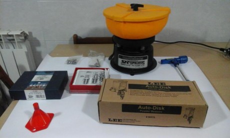 Vendo equipo de recarga completo, todo junto o por partes.

- Prensa homologada Lee Turret Press 
- Dies 02