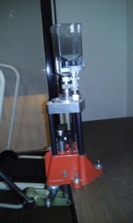 Vendo equipo de recarga completo, todo junto o por partes.

- Prensa homologada Lee Turret Press 
- Dies 21