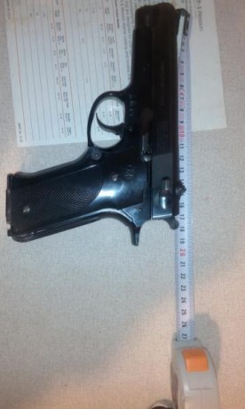 Buenas tardes, vendo pistola S&W 59 con un cargador original y dos MECGAR, todos con capacidad para 60
