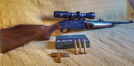 Se vende rifle semiautomático  Remington 7400  calibre 30-06, con grabados de ciervos y muflones en las 00
