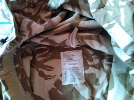 Vendo este chaqueton del ejercito ingles en camuflage desierto, windproof, talla 170/96, esta como nuevo, 01