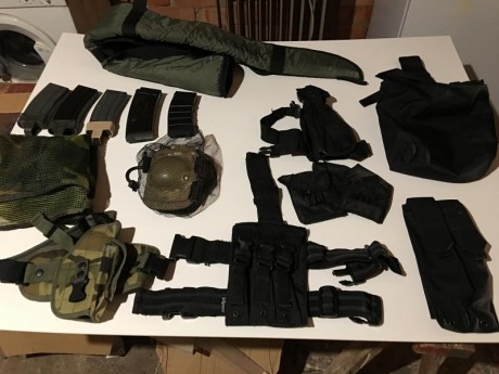 Equipacion completa, con 3 trajes, uno multicam y 2  woodland, ceñidores, chalecos mp5 fullmetal, doble 00