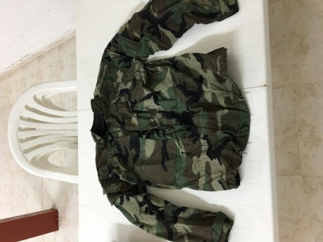 Equipacion completa, con 3 trajes, uno multicam y 2  woodland, ceñidores, chalecos mp5 fullmetal, doble 40