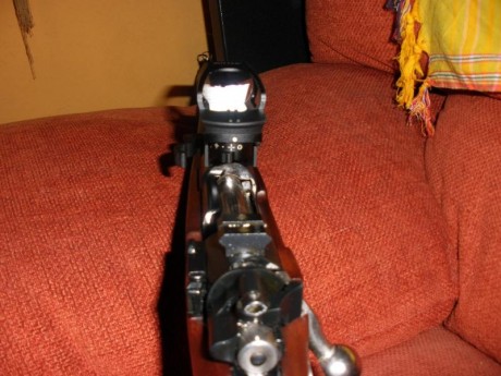   Vendo VOERE de cerrojo, calibre 9,3x62 con holográfico desmontable. Muy cuidado. Lo quito por haber 121