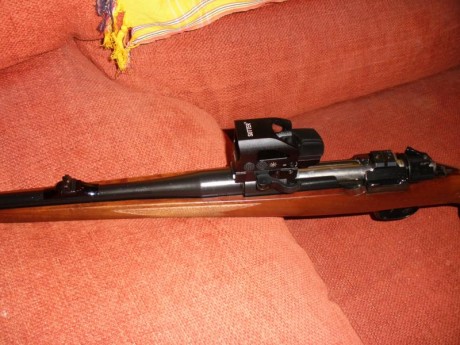   Vendo VOERE de cerrojo, calibre 9,3x62 con holográfico desmontable. Muy cuidado. Lo quito por haber 120