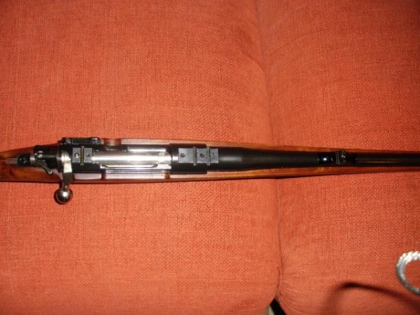   Vendo VOERE de cerrojo, calibre 9,3x62 con holográfico desmontable. Muy cuidado. Lo quito por haber 130