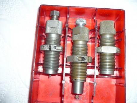 Hola a todos:
Una vez encontrados los dies y la turquesa, busco el recalibrador .427 de LEE.
Por favor, 10