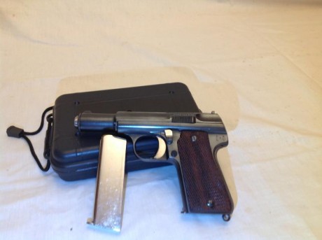  image.jpeg Vendo Astra 3000 con dos cargadores, dos cachas unas de madera y otras de pasta con el anagrama 00