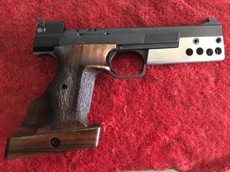 Buenas a todos los amigos del foro. Un amigo mio me pide que le anuncie la venta de su pistola pues a 02