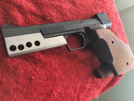 Buenas a todos los amigos del foro. Un amigo mio me pide que le anuncie la venta de su pistola pues a 12