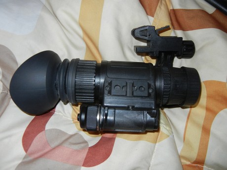 Vendo Monocular Vision Nocturna armasight-n-14-gen-2+qsi de Fosforo Blanco en vez de Verde
casi equivale 02