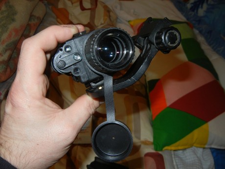 Vendo Monocular Vision Nocturna armasight-n-14-gen-2+qsi de Fosforo Blanco en vez de Verde
casi equivale 01