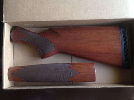 Vendo culata y guardamanos para Winchester 1300 en madera de nogal americano, en muy buen estado, ideal 00