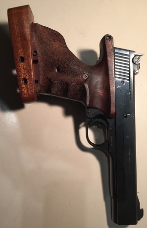 Vendo pistola S&W model 41 cal.22 en buen estado con dos cargadores, precio 350€ puesta en cualquier 01