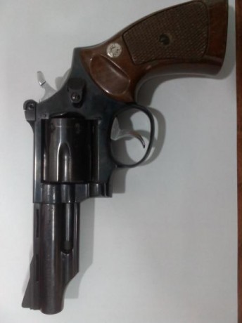Buenas noches, vendo por falta de uso, un revólver Llama comanche III, con cañón de 4", calibre 357 02