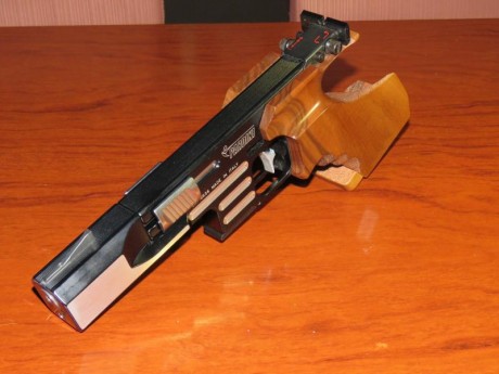 Vendo pistola para tiro standard PARDINI SP NEW 22 LR impecable. Completa con dos cargadores y accesorios 21