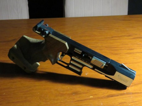 Vendo pistola para tiro standard PARDINI SP NEW 22 LR impecable. Completa con dos cargadores y accesorios 20