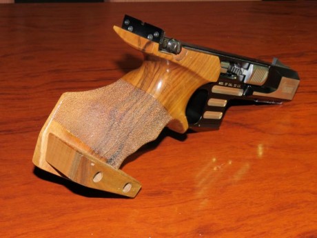 Vendo pistola para tiro standard PARDINI SP NEW 22 LR impecable. Completa con dos cargadores y accesorios 30