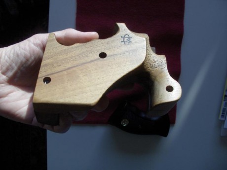 Hola a todos: Vendo las cachas que pongo en las imágenes por 170 euros, envío incluído dentro de la Península. 52