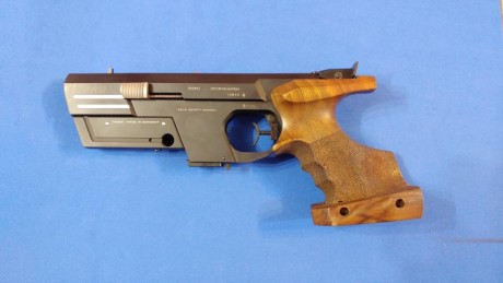Por abandono del tiro, vendo mi pistola Tesro TS22-2, calibre .22, en perfecto estado, con contrapeso 02