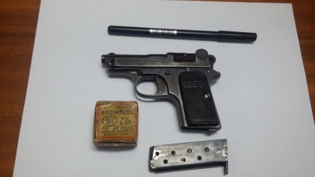 Buenas. Un amigo me pide que ponga a la venta una pistola que creo; y ya me corregiran los entendidos 02