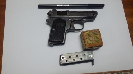 Buenas. Un amigo me pide que ponga a la venta una pistola que creo; y ya me corregiran los entendidos 01